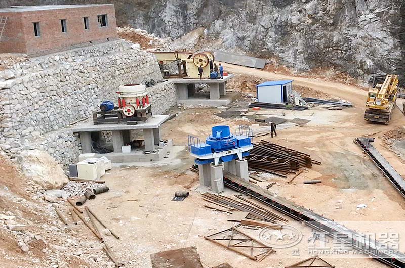 新建制沙场安装进行中 新建制沙场安装进行中